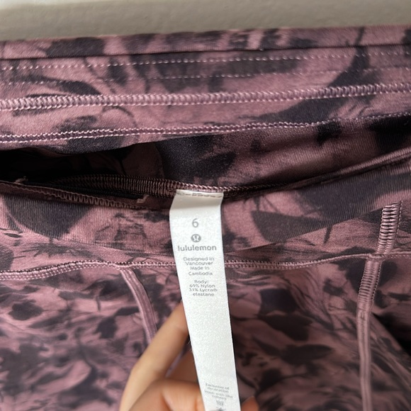 Lululemon patterned legging - Picture 4 of 5